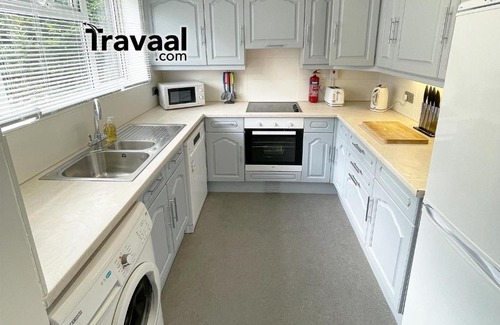 Fleet Apartment | Travaal - 2 Bed Serviced Apartment Fleet