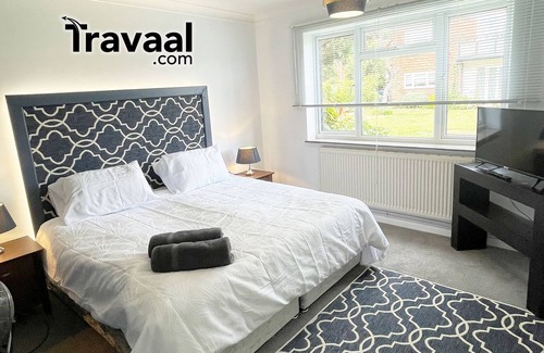 Fleet Apartment | Travaal.©om – 2 Bedroom Apartment – Fleet