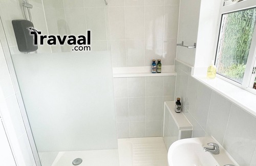 Fleet Apartment | Travaal.©om – 2 Bedroom Apartment – Fleet