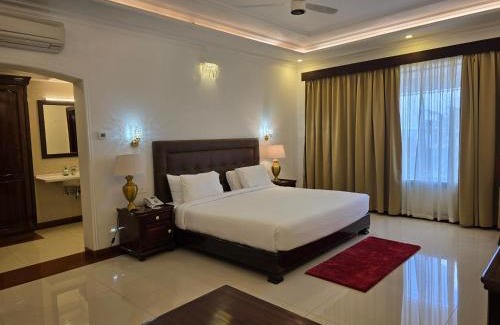 Andhakaranazhy Hotel | TRAVANN
