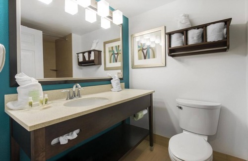 Savannah Hotel | Travel Destination! FREE Parking! Close to Downtown Disney District