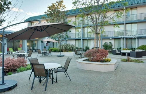 Dublin House | Travel easy with a comfortable stay at our rooms !