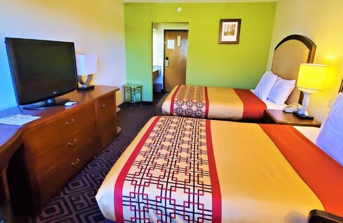 Miner Hotel | Travel Inn and Suites- Sikeston Miner I-55 exit-67