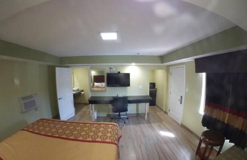 Riviera Beach Hotel | Travel Inn of Riviera Beach