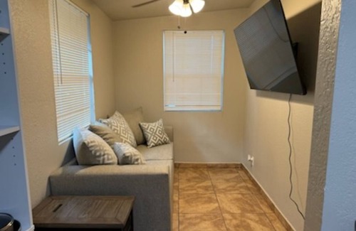 Southside Apartment | Travel Nurse and Veteran owned
