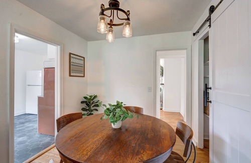 Bay Creek House | Travel Nurse’s Modern Bungalow! Cozy 3 Bedroom Home