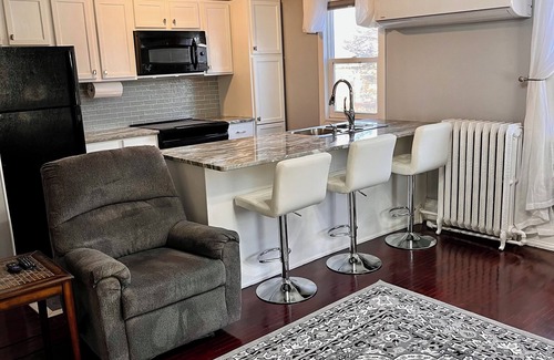 Aberdeen House | Travel Nurses. Charming 1-bedroom room in peaceful Aberdeen with WiFi