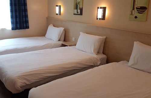 Desborough Hotel | Travel Plaza Hotel