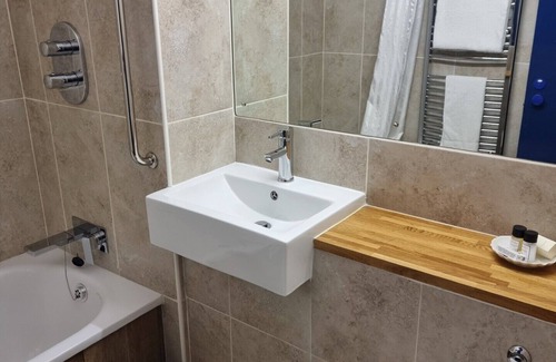 Desborough Hotel | Travel Plaza Hotel
