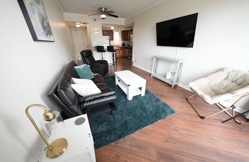 North Capitol Apartment | Travel Professionals. Parking Included. Pet friendly. Downtown!