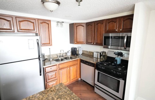 North Capitol Apartment | Travel Professionals. Parking Included. Pet friendly. Downtown!