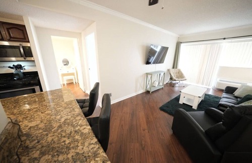 North Capitol Apartment | Travel Professionals. Parking Included. Pet friendly. Downtown!