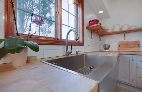 New Philadelphia House | Travel Together Stay Together- Sleeps 16+