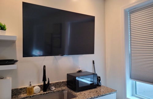 Tazewell Apartment | Traveler On Main #9- The Studio
