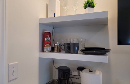 Tazewell Apartment | Traveler On Main #9- The Studio