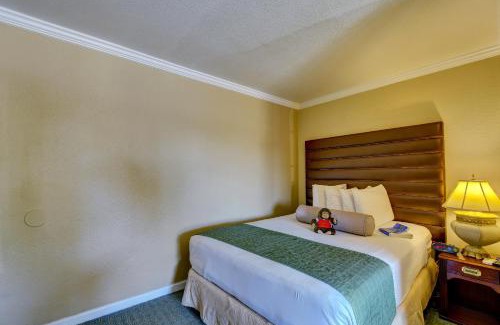 Williams Hotel | Traveler's Inn Williams, CA Modern Renovated Hotel