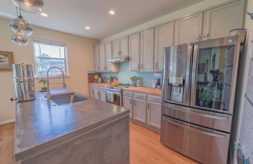 McNeil House | Traveler's Oasis: Cozy HavennRoom for rent with shared common areas
