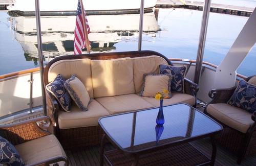 Charlestown Boat Rental | "Travelers Choice Award" Spacious 2 bedrm 45 ft yacht close to the Freedom Trail