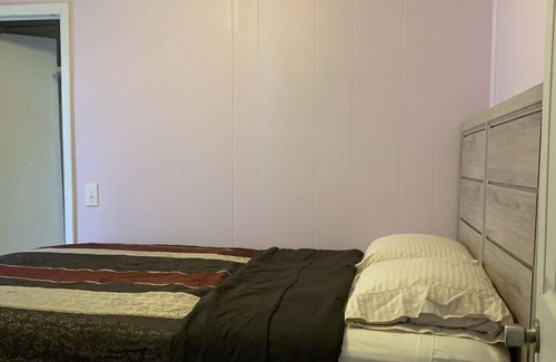 Akron Cottage | Travelers Delight by the Towpath