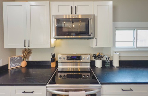 Central Colorado Springs House | Travelers Dream Home! Hot tub, Fire pit, & BBQ