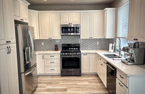 West Sacramento House | Travelers Dream! Large Home, Huge Yard, Style & Comfort