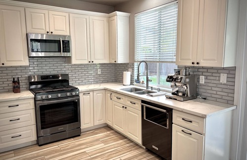 West Sacramento House | Travelers Dream! Large Home, Huge Yard, Style & Comfort