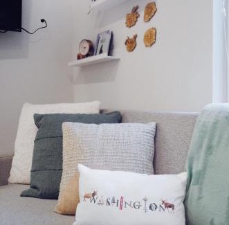 East Queen Anne House | Travelers Dream, Walk to Space Needle, Parking, Backyard