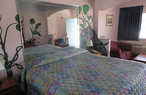 Liberty Hotel | Travelers Inn and Suites Liberty