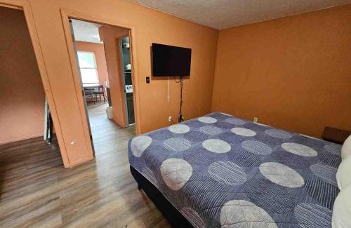 Hendron Hotel | Travelers Inn and Suites