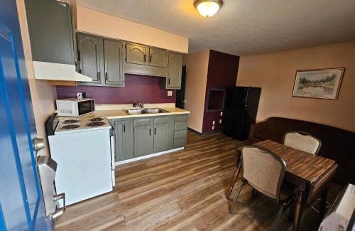 Hendron Hotel | Travelers Inn and Suites