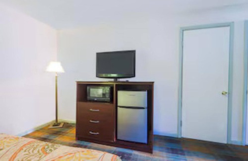 Blue Jay Hotel | Travelers Inn by OYO Beaver, Hwy 19