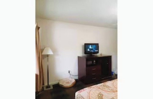Blue Jay Hotel | Travelers Inn by OYO Beaver, Hwy 19