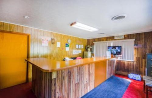 Blue Jay Hotel | Travelers Inn by OYO Beaver, Hwy 19