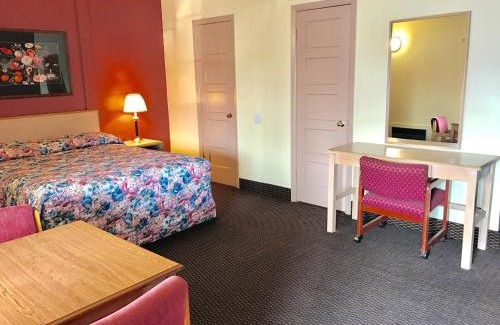 Salem Hotel | Travelers Inn Motel