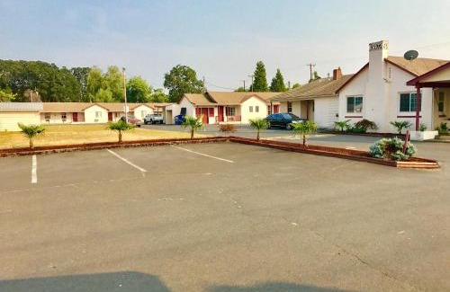 Salem Hotel | Travelers Inn Motel