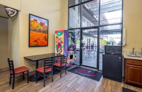Estrella Hotel | Travelers Inn - Phoenix