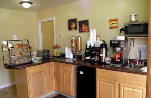 Brunswick Hotel | Travelers Inn