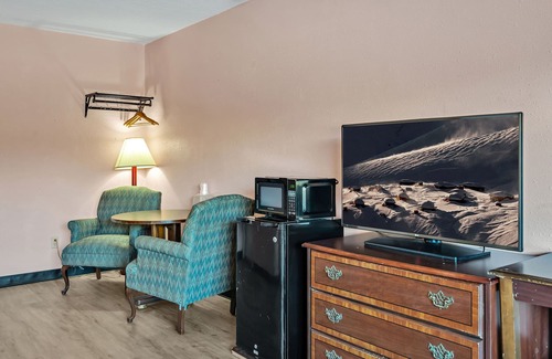 Four Oaks Hotel | Travelers Inn