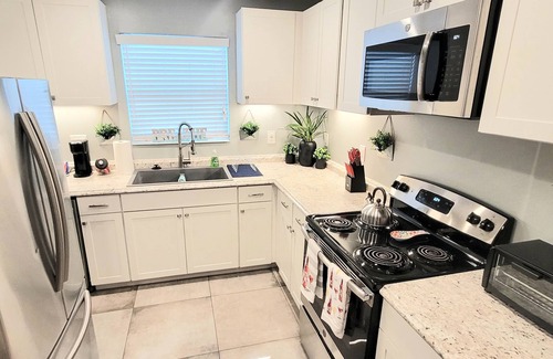 Riviera Beach Apartment | Travelers Paradise- East by the Beach