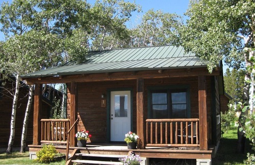 East Glacier Park Village Cabin | Travelers Rest Lodge