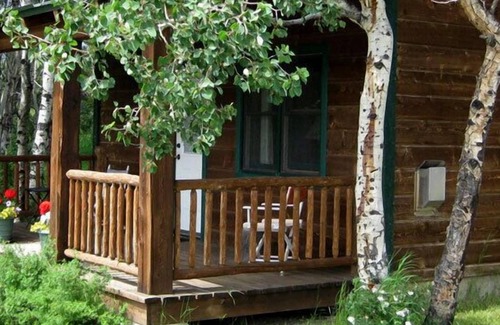 East Glacier Park Village Cabin | Travelers Rest Lodge