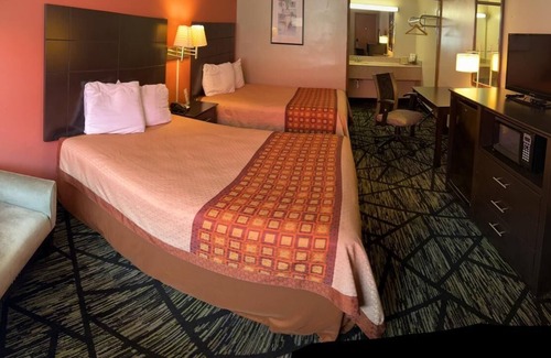Beatrice Hotel | Travelerslodge Motel
