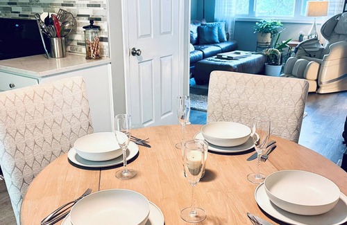 Akron House | Traveling professionals Paradise towpath cottage