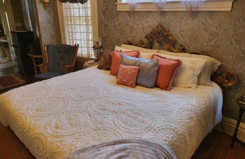 Decatur Condo | Traveling Professionals welcome for an extended stay at the PrairieOlm