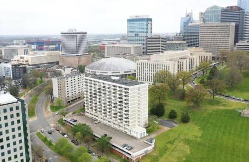 North Capitol Apartment | Traveling Professionals. Garage Parking. Downtown.