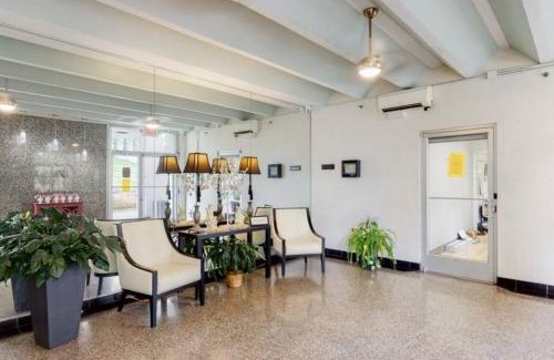 North Capitol Apartment | Traveling Professionals. Garage Parking. Downtown.