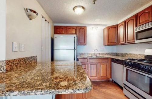 North Capitol Apartment | Traveling Professionals. Garage Parking. Downtown.