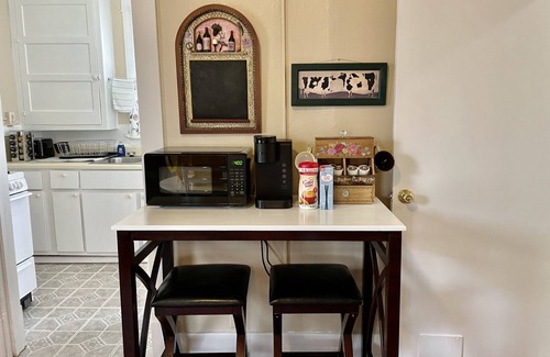 Pueblo Apartment | Traveling Professional’s Efficiency Apartment 2 Blocks from Parkview Hospital