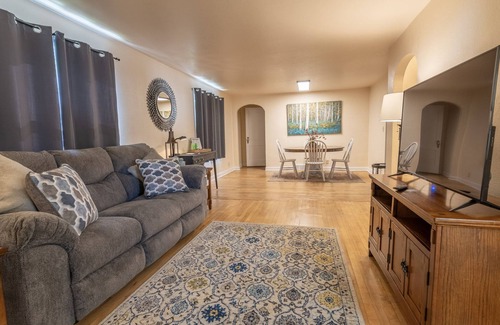 Stanley House | Traveling Professionals-Extended Stay-Pet Friendly!