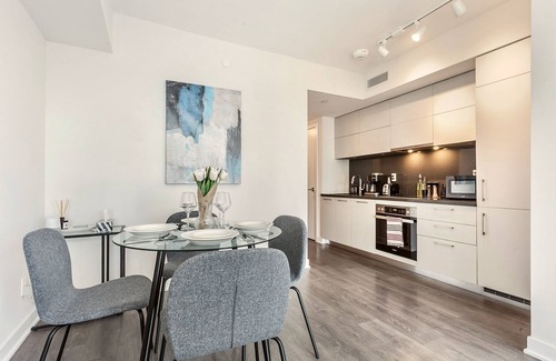 Bloor-Yorkville Condo | Traveller’s home Yorkville Toronto